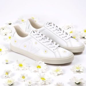 VEJA x Madewell Daisy Sneaker; size 6